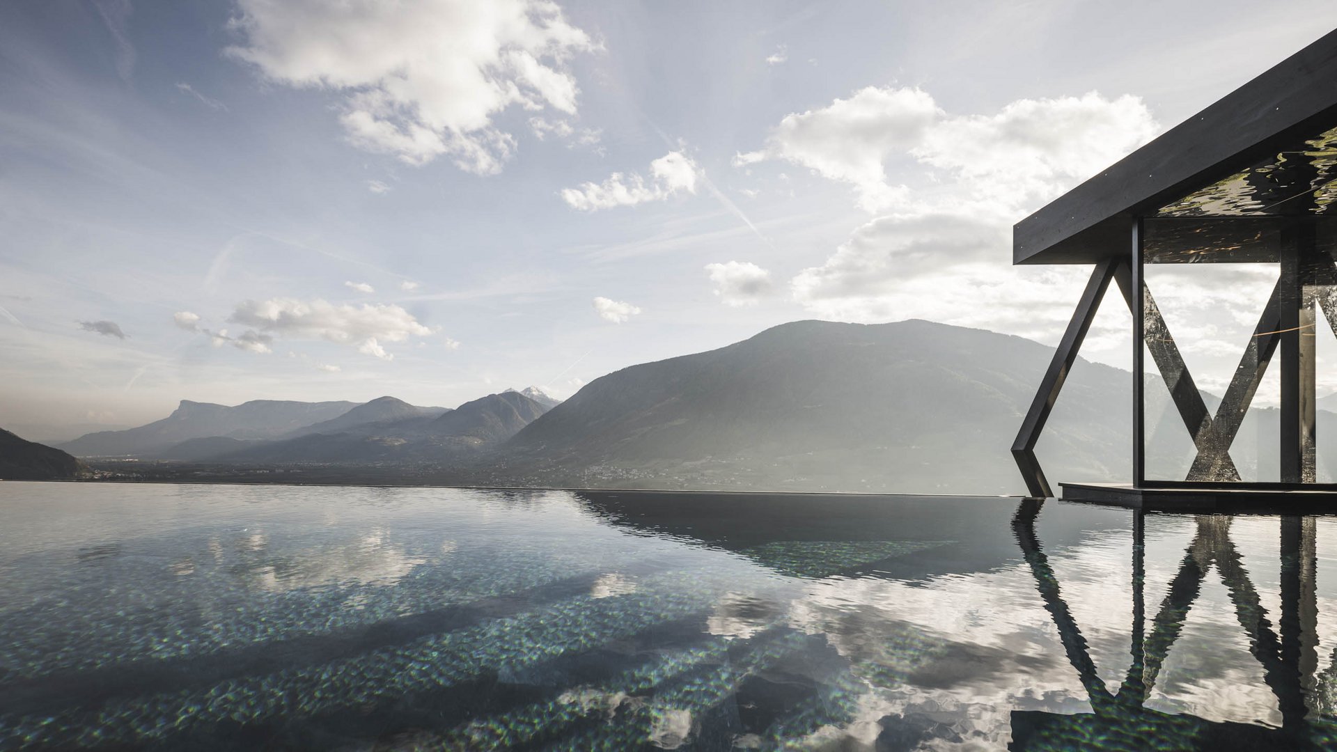 Un hotel a Tirolo con piscina decisamente esclusivo