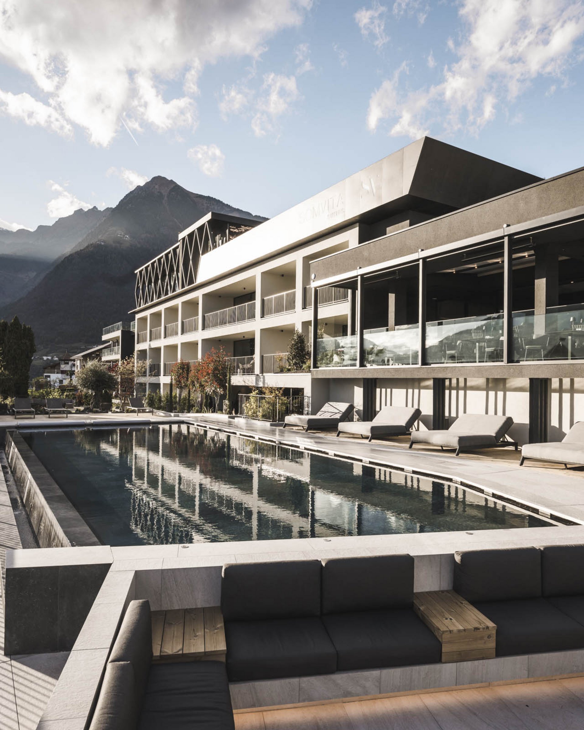 SomVita Suites: Ihr Hotel mit Pool in Dorf Tirol