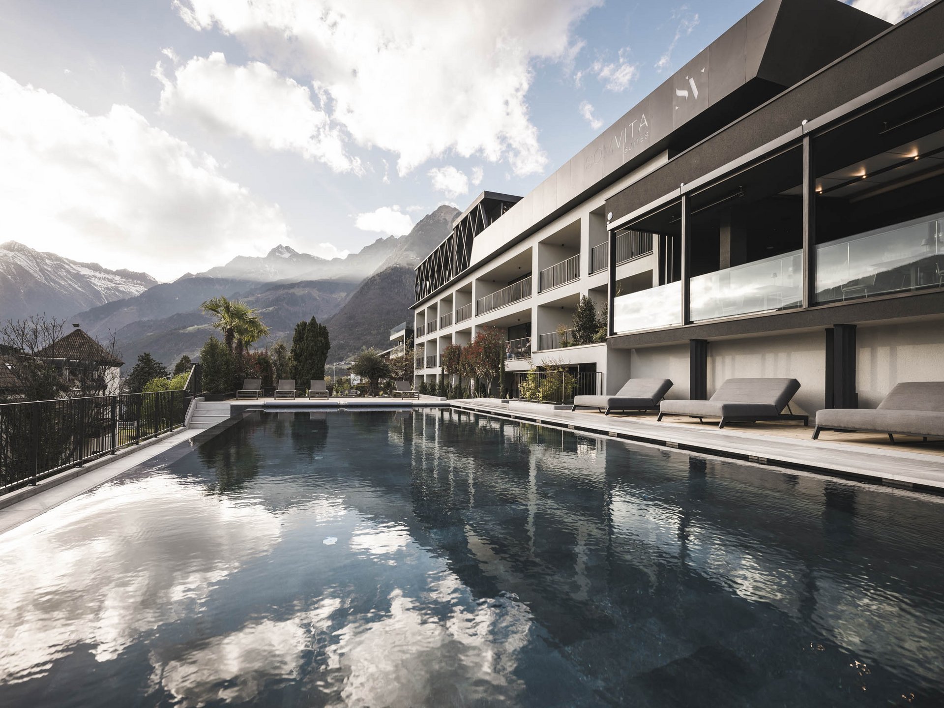 Ein traumhaftes Hotel mit Infinitypool in Südtirol - SomVita