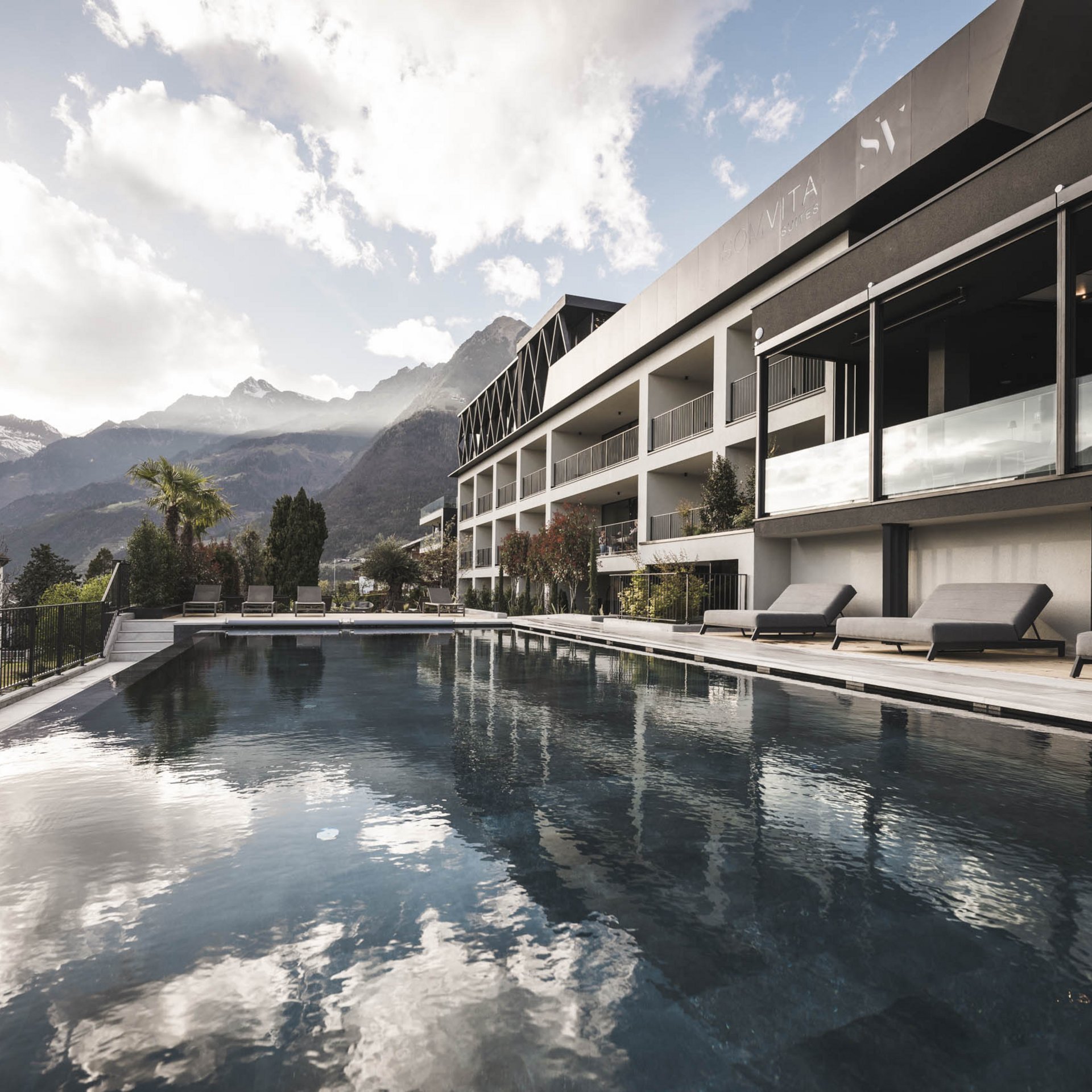 Hotel con piscina a Tirolo: SomVita