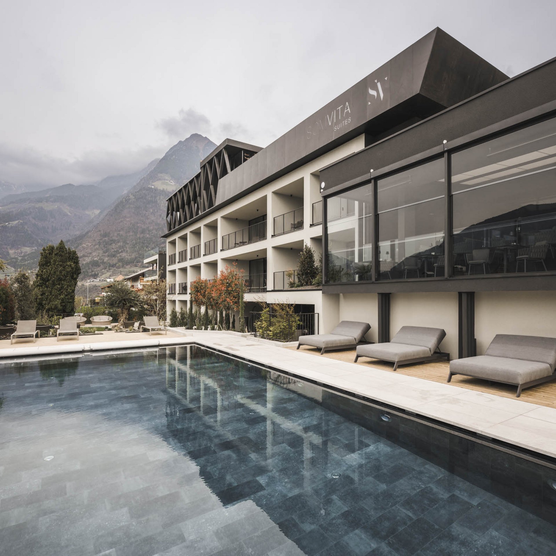 Hotel con piscina a Tirolo: SomVita