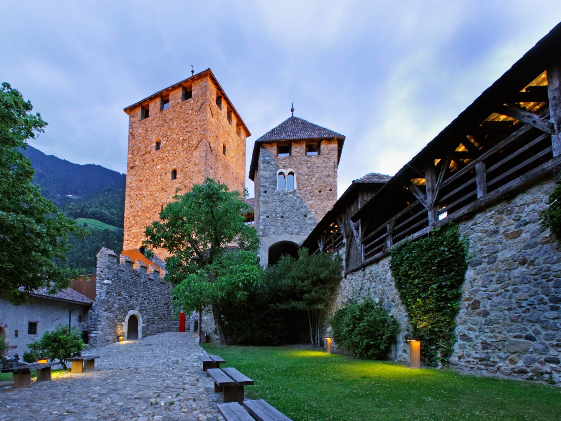 Dorf Tirol: Hotels mit Pool gesucht? SomVita gefunden!
