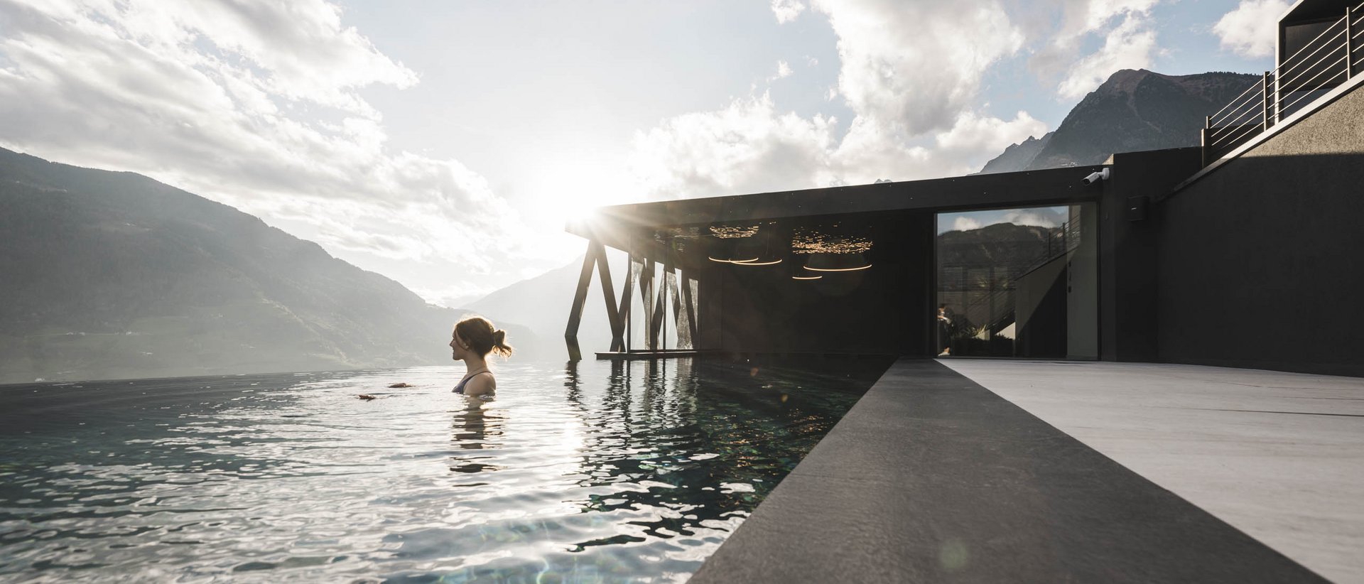 SomVita Suites: your hotel with a pool in Dorf Tirol